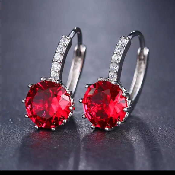 New 925 Silver Sapphire Stud Earrings - Picture 2 of 3